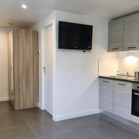 Occitanie 20 M2 Equipe Avec Jardin *