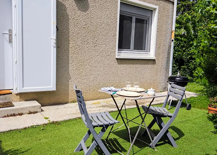 Occitanie 20 M2 Equipe Avec Jardin Villa *