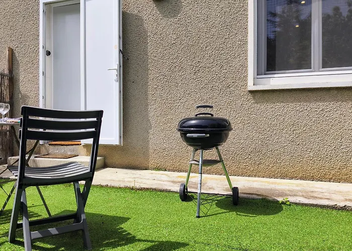 Occitanie 20 M2 Equipe Avec Jardin Villa *