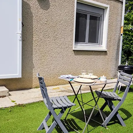 Occitanie 20 M2 Equipe Avec Jardin Villa *