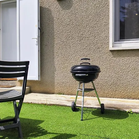 Occitanie 20 M2 Equipe Avec Jardin Villa *